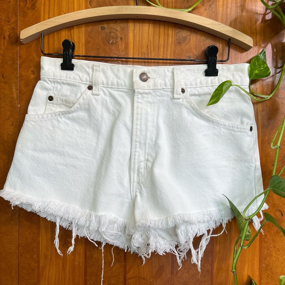 Vtg Orange Tab White Levi’s high rise Mom Shorts